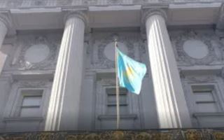 Флаг Казахстана подняли на главном здании Сан-Франциско 