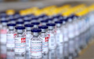 «Побочных эффектов не избежать»: что пишут о российской вакцине, которую начали массово производить в Казахстане