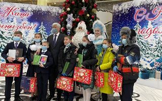 В Алматинской области более 200 детей получили подарки от Президента РК