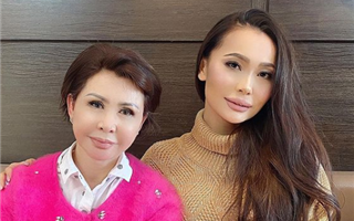 "Лицо накачали как будто" - как отреагировали казахстанцы на совместную фотографию певиц Розы Рымбаевой и Жанар Дугаловой