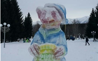 "Риддерские снегорезы - преемники Ванги" - казахстанцы вспомнили прошлогоднюю ледовую скульптуру крысы