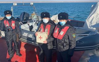 Казахстанские моряки-пограничники спасли гражданина Турции