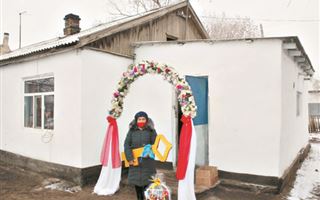 В Кызылординской области предприниматели подарили двум семьям из небольшого поселка Шаган дома
