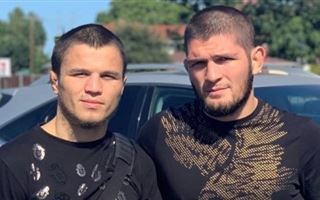 Как болельщики напутствуют казахстанца Сергея Морозова перед дебютом в UFC против брата Хабиба