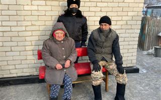 В Семее осужденные-волонтеры оказали помощь одинокой пенсионерке