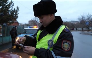 В Атырау полицейские разослали фотографии должников на автостоянку