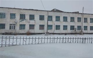 Сильный ветер сорвал крышу с двух школ Павлодарской области