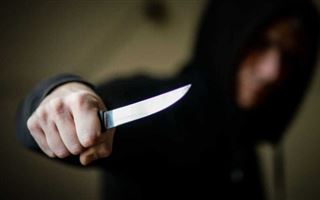 В Актау мужчина с ножом украл из магазина 85 пачек сигарет