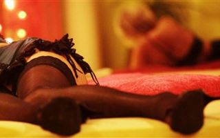"Крышевал" проституток во время пандемии – в Актау вынесли приговор полицейскому