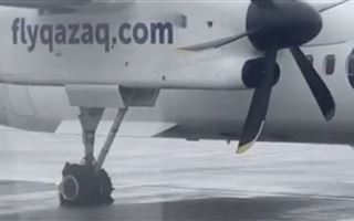 У самолета Qazaq Air лопнули шины во время посадки в Алматинском аэропорту
