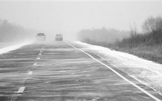 Из-за метели и ограничения видимости закрыли дороги в Акмолинской области