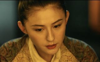 Как этническая казашка пережила травлю и стала одной из самых востребованных актрис Китая