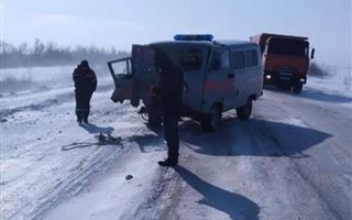 В Актюбинской области в ДТП со "скорой" погиб человек