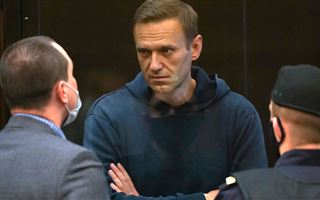 Навального увезли неизвестно куда - адвокат оппозиционера