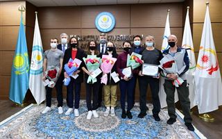 В Национальном олимпийском комитете Казахстана чествовали призеров чемпионата мира и этапа Кубка мира по фристайлу