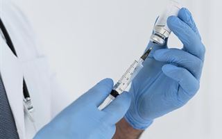 Правила вакцинации при сниженном иммунитете объяснила врач
