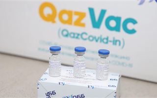 Вакциной QazVac в первую очередь будут прививать медиков, учителей и полицейских