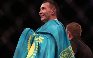 Я буду избивать тебя все три раунда! – казах из UFC вступился за флаг Казахстана