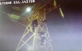 В Актау мужчина пытался повеситься на опоре линии электропередачи