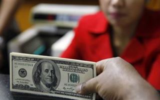 Курс доллара еще снизился в Казахстане