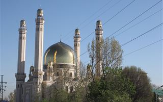 Алматинцев начали вакцинировать в мечетях и храмах 