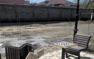 В Кызылорде вандалы покуражились в недавно отреставрированном городском парке железнодорожников