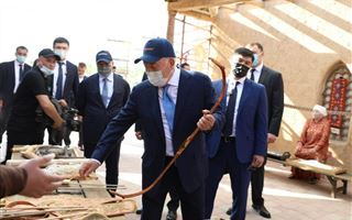 Нурсултан Назарбаев принял участие в открытии этноаула в Туркестане