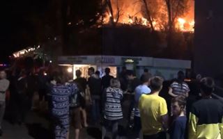 В Алматы из горящего дома эвакуировали 20 человек