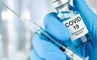 Граждане, получившие вакцину от COVID-19, должны быть готовы к повторной прививке
