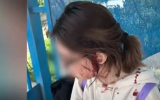В Алматы задержали женщину, которая избила девочку на остановке