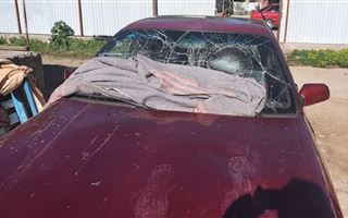 В Алматинской области 19-летний парень разбил авто сожителя матери