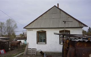 Крыша едет не спеша: удивительные дела с землей творятся в Усть-Каменогорске