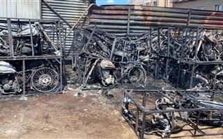 В Нур-Султане во время пожара в магазине сгорело 36 мотоциклов