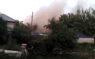 Цементная пыль накрыла дома и улицы после взрыв на заводе в Алматы 