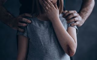 Один из трёх подозреваемых в изнасиловании двенадцатилетней девочки избежал наказания