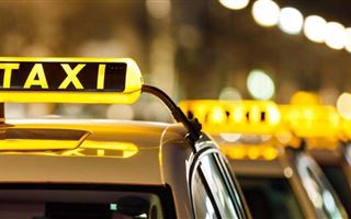 Таксист ограбил пассажирку в Алматинской области