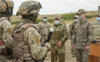Министр обороны Казахстана ознакомился с ходом подготовки военнослужащих к "АрМИ-2021"