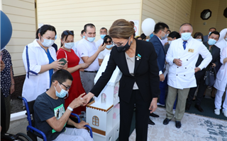 Дарига Назарбаева посетила реабилитационный центр для детей