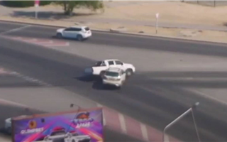 Lexus протаранил Toyota Hilux в Актау - видео 