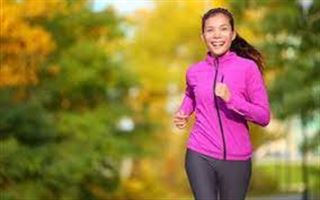 Как правильно бегать по утрам и стоит ли заниматься спортом натощак