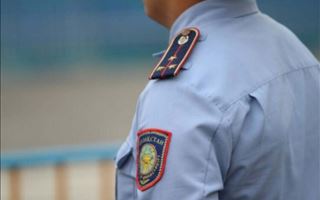 Полицейский в Павлодаре проник через балкон в квартиру, чтобы спасти ребенка