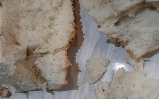 "Внутри непонятная грязь": магазинный хлеб шокировал астанчан