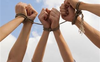 В Алматинской области осудили женщину, которая торговала несовершеннолетними