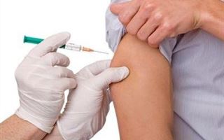 Обязательную вакцинацию для медиков вводит Франция