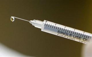 COVID-ке қарсы вакцина: аллергиясы бар адамдар нені білуі керек – дәрігермен сұхбат