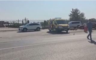 В Кызылординской области автомобиль с двумя девушками упал с моста в канал