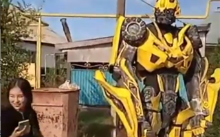 "Бамблби в Талдыкоргане?" - подвижный робот на улице удивил жителей города