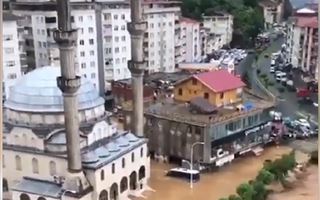 Ливни вызвали масштабные наводнения в Турции