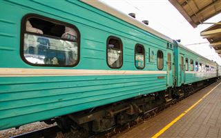 В Жамбылской области пьяный мужчина упал между поездом и платформой