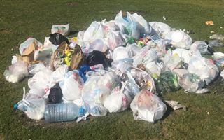 Волонтеры убрали мусор за отдыхающими на Кок-Жайлау